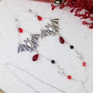 Gothic Bat Glasses Chain in silver and bronze, Vampire Aesthetic Sunglasses Holder, Spooky Eyewear Accessory, Dark fantasy eyeglass chain