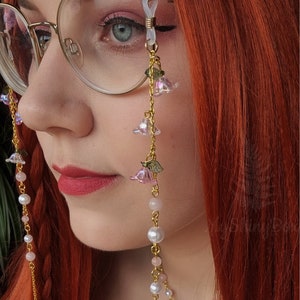 Pink flower gemstone eyeglass chain, Rose quartz glasses chain, fantasy glasses chain, Fairycore eyewear accessory, Cottagecore jewelry