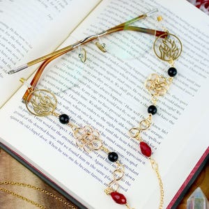 Chainmail glasses chain with black and red beads, Gothic eyewear accessory, Glasses chain witchy, Goth eyeglass chain, Bookish gift