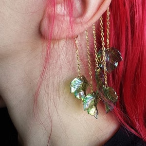 Green Ivy leaf charm ear cuff, no piercing dangle earring, elf ear cuff, fairycore earrings, fantasy earrings, elven ear cuff