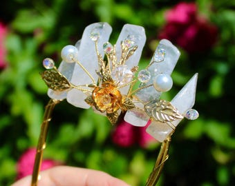 Witte bruiloft boutonnière met helder kwartskristal, uniek accessoire pochet voor bruidegom