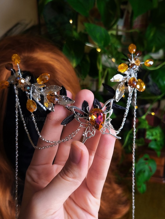 Hestya Set de 3 Bijoux de Fée Elfe Inclure Diadème d'Elfe Manchettes d'Oreilles d'Elfe Chaussettes au-Dessus du Genou Noires Couronne d'Elfe de Goutte en Strass pour Femme Fête Costume Cosplay