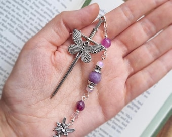 Lila Schwert Lesezeichen, Metall Lesezeichen, silberfarbener Schmetterling, Lesezeichen aus Feenkern mit violetten Perlen, Geschenk für Buchliebhaber