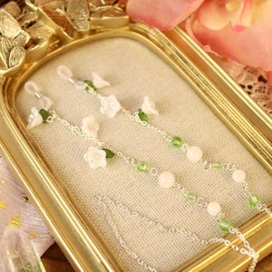 White Fairycore Glasses Chain with quartz beads in Gold or Silver, Green Leaf Beaded Eyewear Holder, Flower Glasses chain