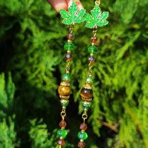 Green glasses chain with Brown tiger&#39;s eye, Woodland glasses holder, Fantasy eyewear accessory, Fairycore cosplay, Witchy gift