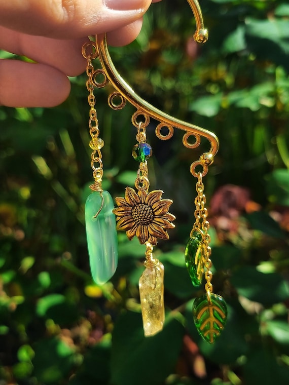 CRYSTAL EAR CUFF GREEN CRYSTAL EAR CUFF GREEN