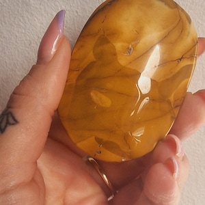 Mookaite 60mm crystal palm  - Mookaite carving - crystals for healing - Mookaite stone palm stone