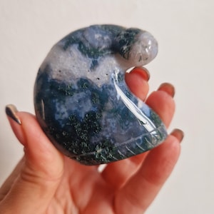 Moss Agate Crystal Snow Hat Carving (50mm)