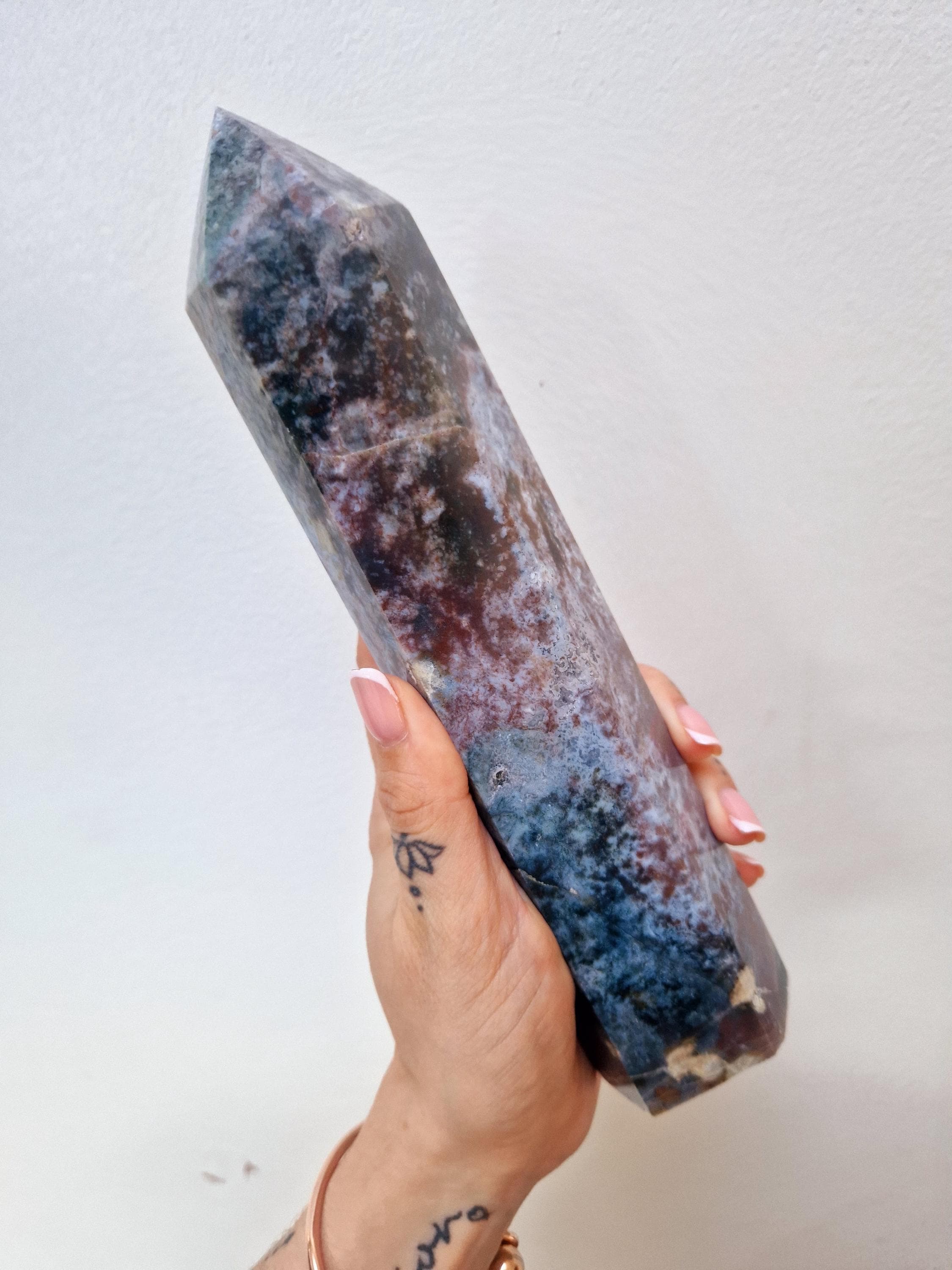 オーシャンジャスパー 879g ポイント - 高さ23cm、ドゥルージー入り オーシャンジャスパー 879g ポイント - 高さ23cm、ドゥルージー入り