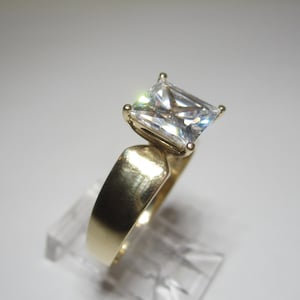 Large Cubic Zirconia CZ Solitaire Ring Size 9 Vintage 14k Gold Jewelry