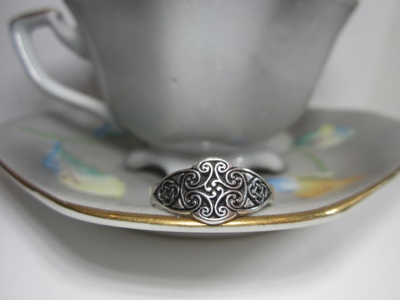 Celtic Knot Irish Cross of Dana Ring Size 9 Vinta… - image 9