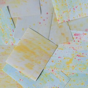 Stickers confettis jaunes. Papiers pour scrapbooking, travaux manuels, collages, projets artistiques et journaux indésirables. D'après une aquarelle originale.