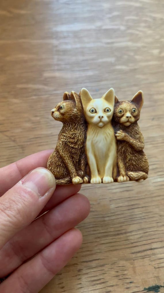 Harmony Kingdom Cat Pin Collectible, Brooch Pin of Cat Trio Made in England, Harmony Kingdom 1997