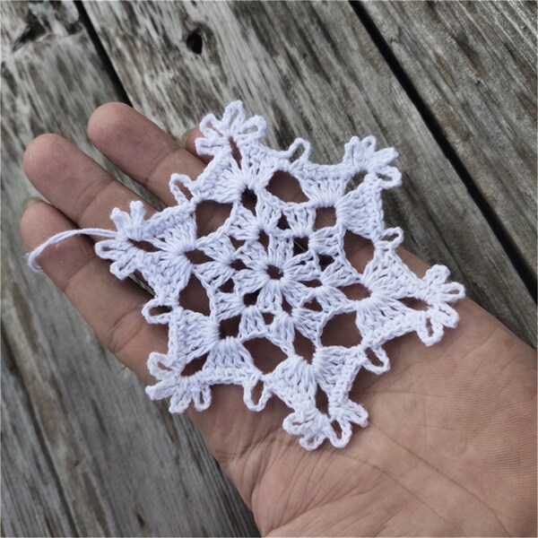 set of 10 White Christmas ornaments Crochet snowflakes Christmas home decors Xmas tree decorations Wedding appliques (set of 10)