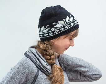 Women's Wool Hat in black + white: Botanical