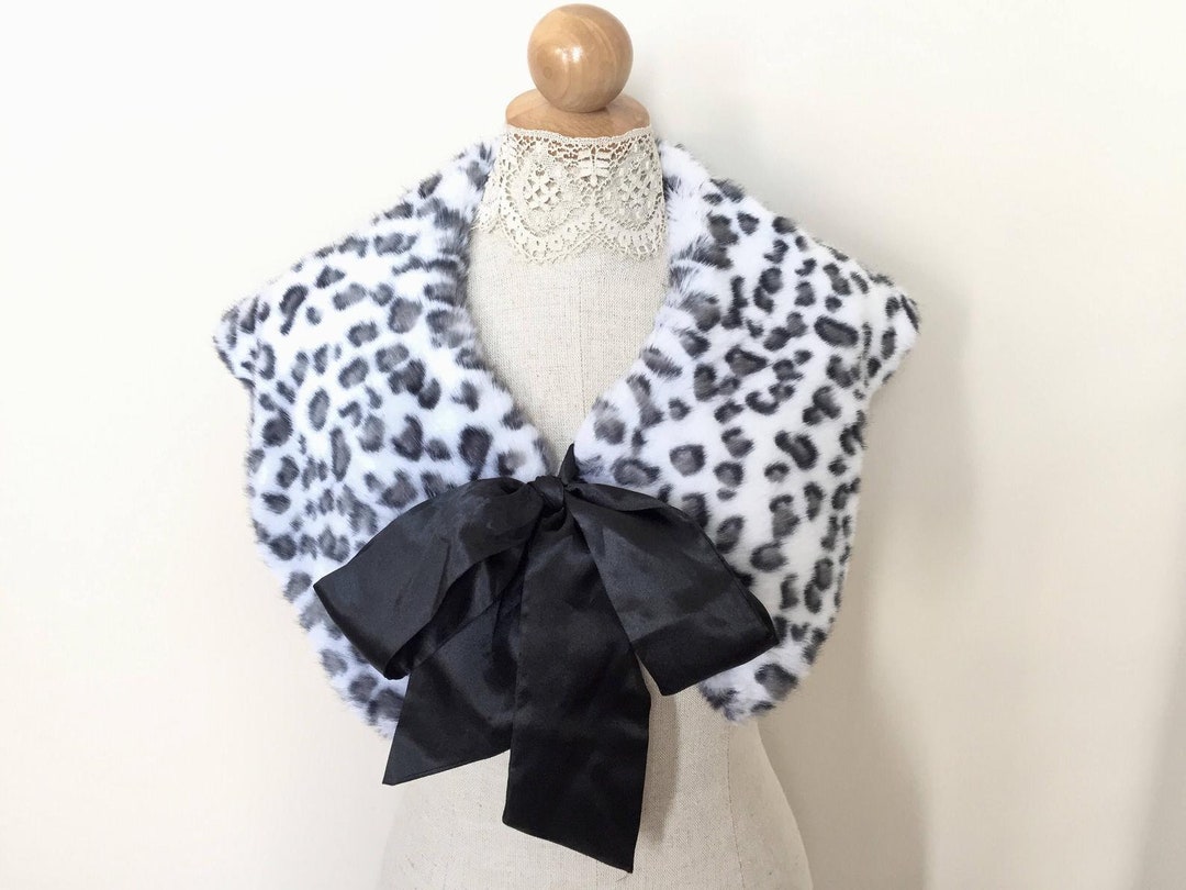 shawl with faux fur collar