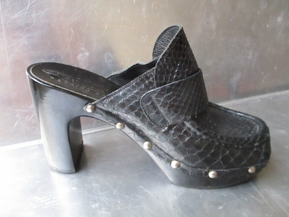 PATRICK COX CLOGS snakeskin plateau black clogs