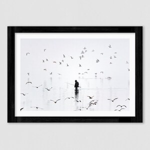 Visser uit Alaska omringd door vogels Fine Art Print | De Visser