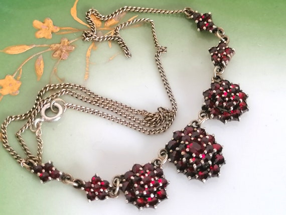 Collier Vintage Créateur 3 Rangs - Grenats Et Métal Doré - Modèle Fleuri Ancien