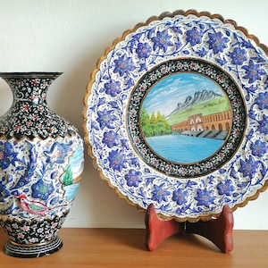 Seltenes antikes persisches Emaille-Set aus Vase und Teller aus den 1900er Jahren.
