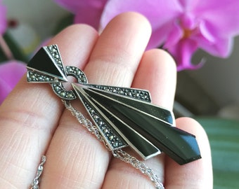 Antique Art Deco Onyx Silver Pendant Necklace with markazites from 1900-1920's.