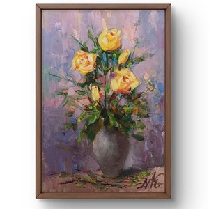 Pintura al óleo naturaleza muerta original, pintura al óleo, un elegante arreglo de rosas de color amarillo brillante en un jarrón sencillo, arte hecho a mano, sin marco