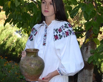 floral red&gren vintage vyshyvanka | etno blouse | vintage dress ukrainian embroidery vintage dress antique clothes ウクライナ 刺繍 ウクライナ 刺繍 アンティーク