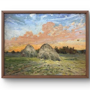 Pintura al óleo paisaje original, pintura al óleo sobre cartón, dos pajares en un campo verde bajo un cielo de atardecer, arte hecho a mano, sin marco