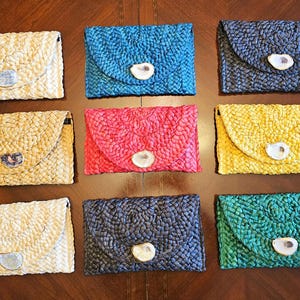 Boho Straw Clutch: Handmade Woven Handbag with Oyster Shell