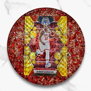 DeMar DeRozan (Chicago Bulls) Porta-copos de basquete em mosaico com Prizm da NBA brilhante