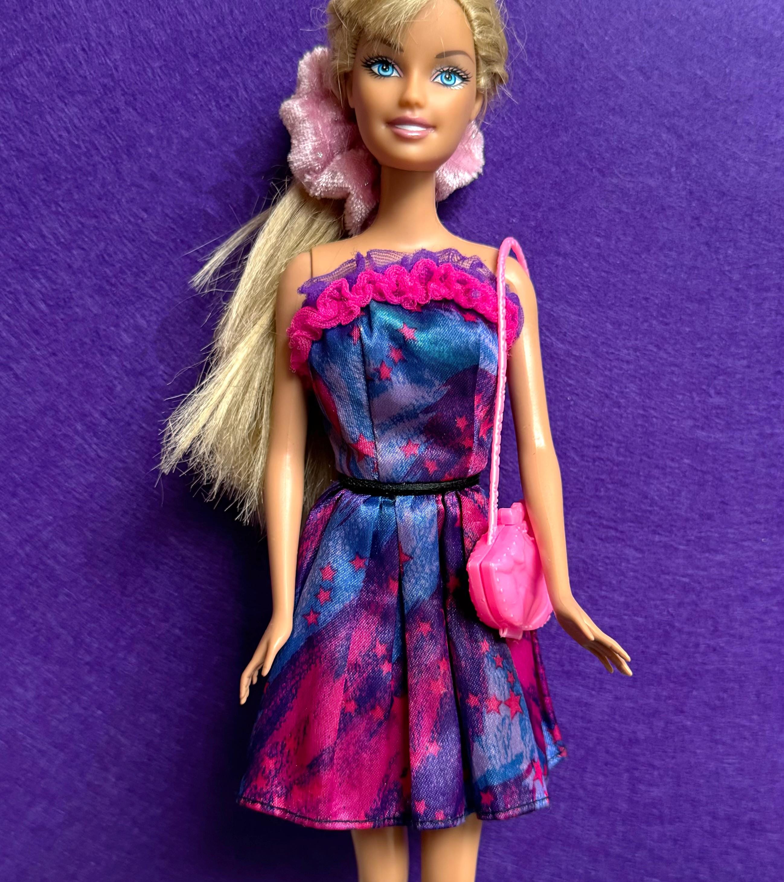 Tenue Pour Poupée Barbie Vintage - Robe Marin Avec étiquette Violette - Occasion (modèle 144?)