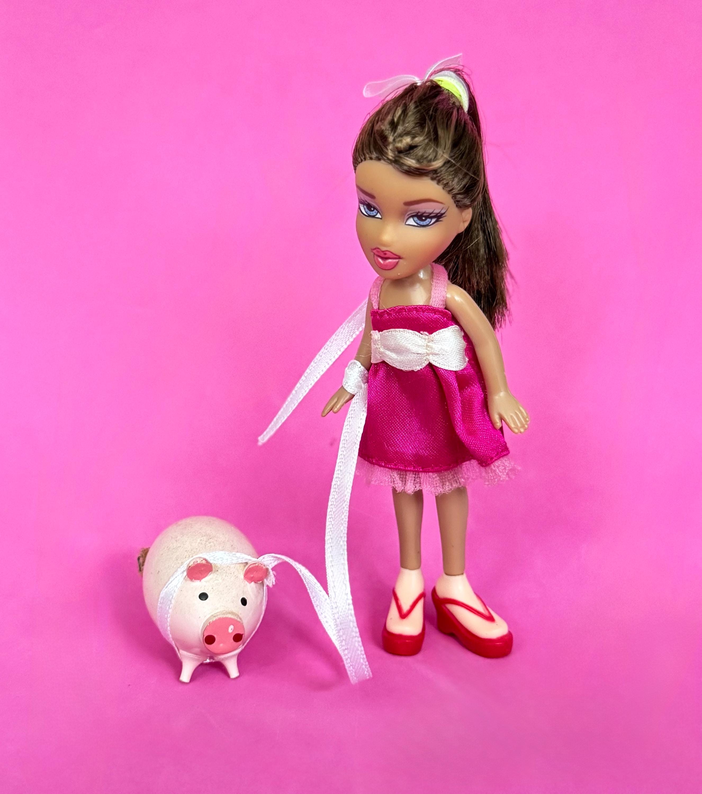 Bratz Doll Pink Metallic Apron Dress with Faux Fur Vest Restyled my Felicia. Thoughts???? : r/Bratz main image 2