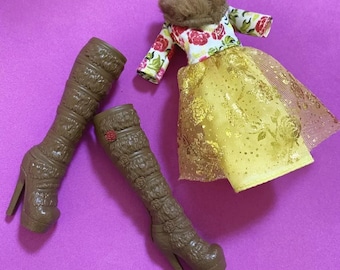Ever After High Rosabella Beauty Rose & Gold Dress with Brown Boots