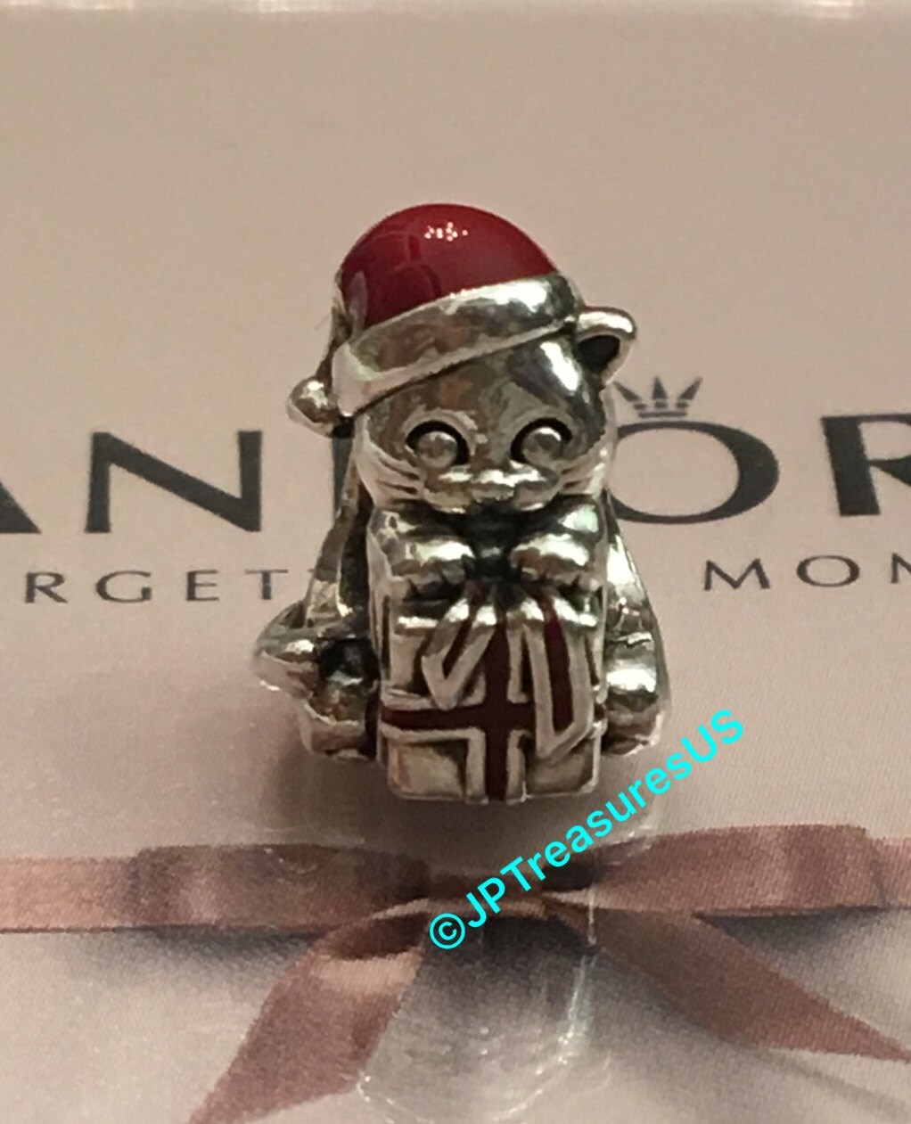 Pandora christmas shop cat