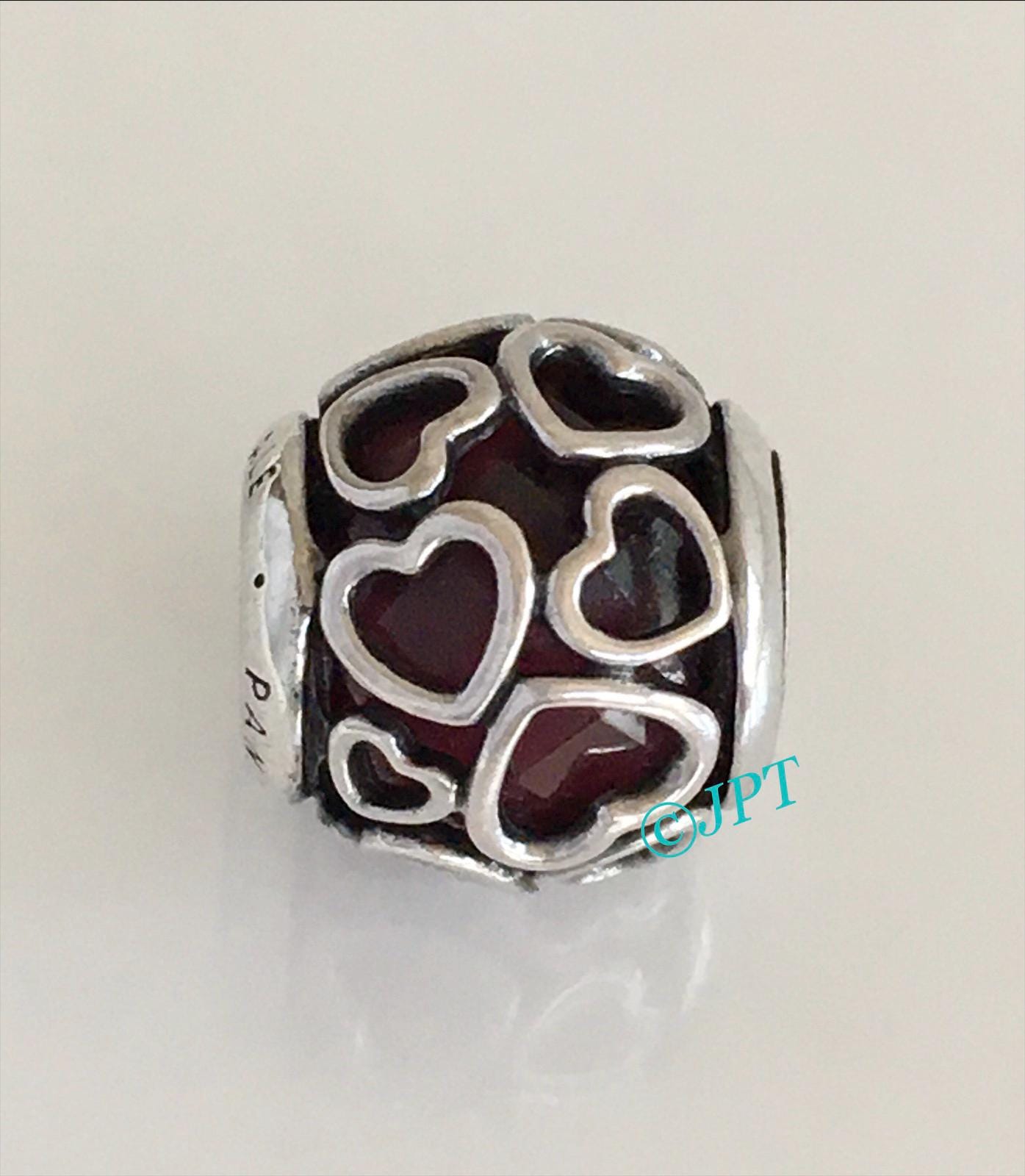 I2I エンチャンデッド Pandora Encased in Love Cerise / Red Crystal Charm Pandora Hearts