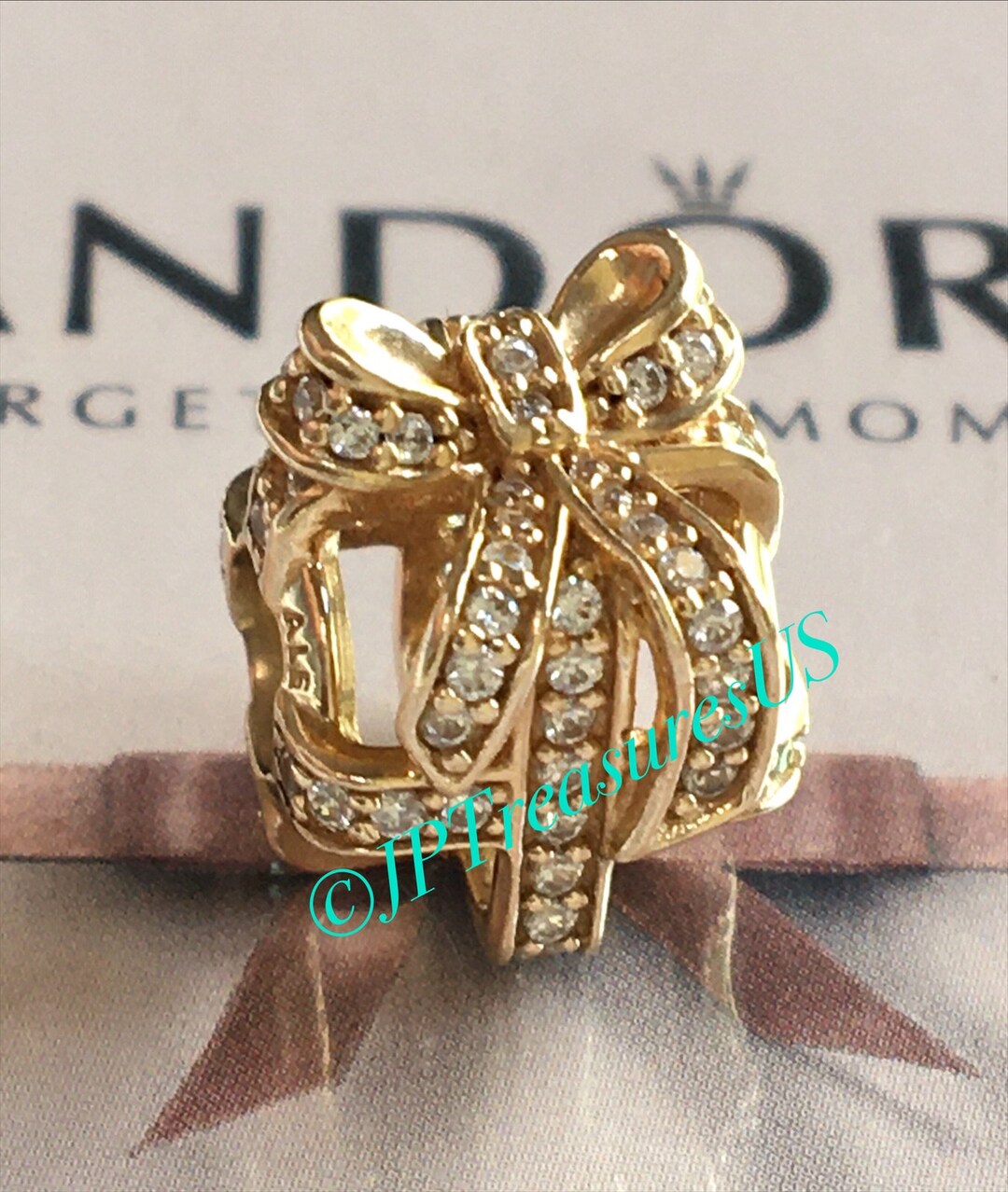 Pandora best sale present charm