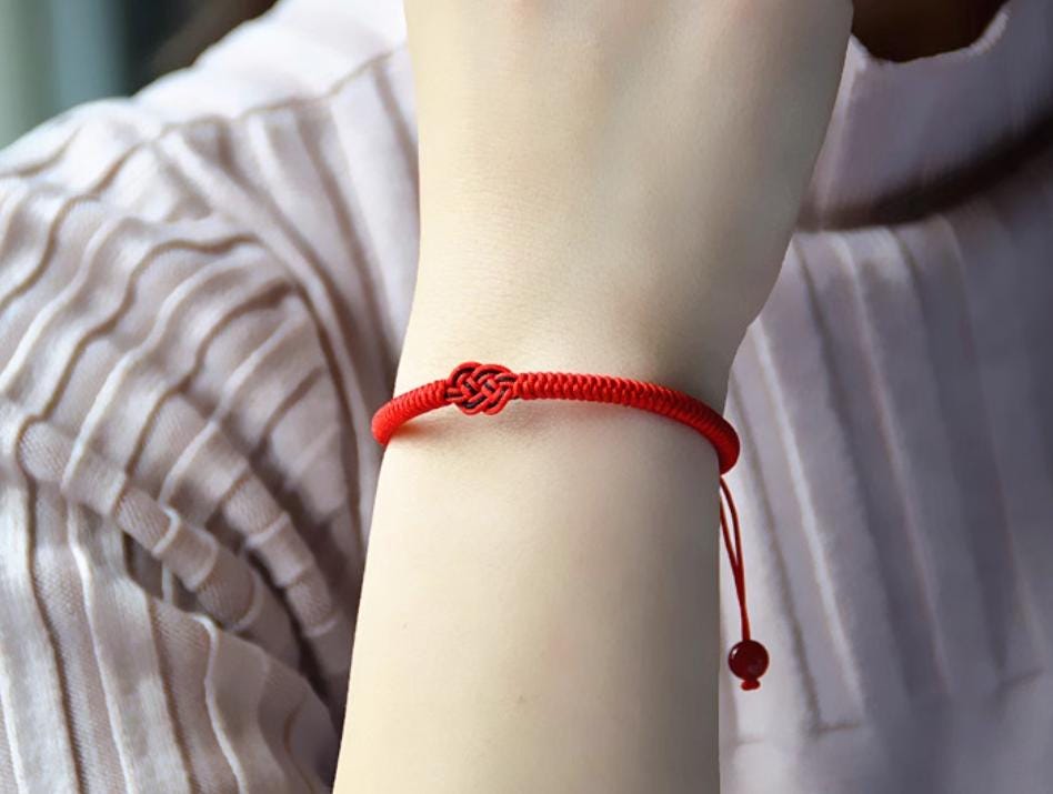ハンドメイド 赤い紐のブレスレット 手作り編み紐ブレスレット：幸運の赤い紐、お守りブレスレット（SS020