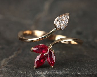 Handgemachter 18k Gelbgold Rubin Ring: Pave Diamant Blumiger Brautschmuck