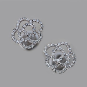 Handgemachte 18k Weißgold Pave Diamant Blumen Ohrstecker