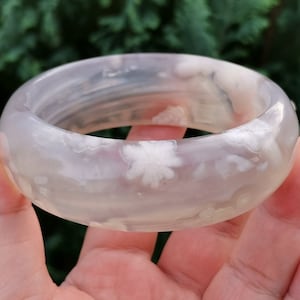 61.9 mm | Unique Flower / Sakura agate / chalcedony bangle | on sale