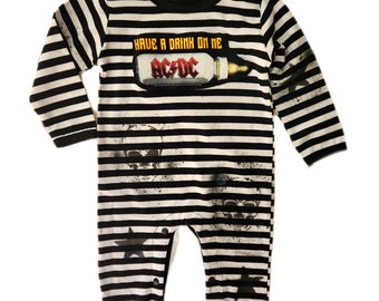 Conjunto de rayas Baby ROCK/ onesie- talla 9/12 meses