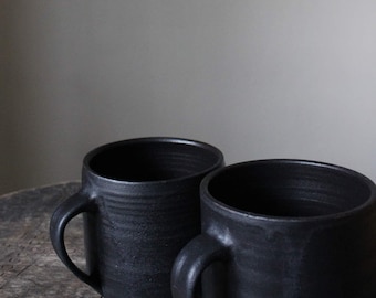 MADE TO ORDER 15 oz grande tasse à café en poterie / tasse en céramique noire mate / tasse à café / grande tasse avec anse / tasse en poterie scandinave