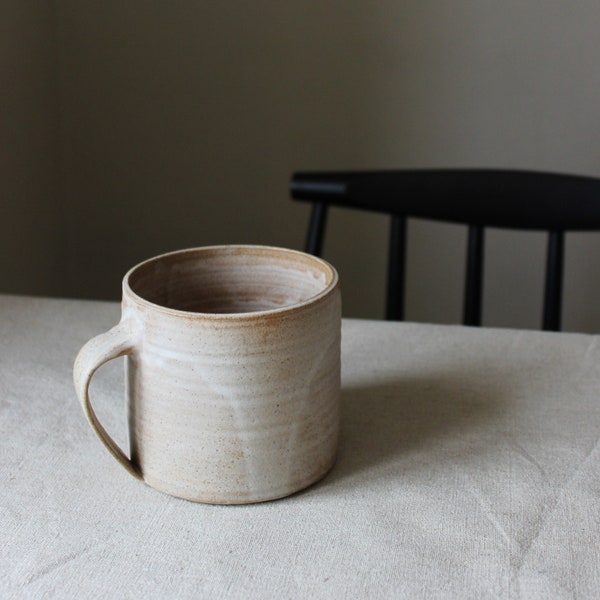 FABRIQUÉ SUR COMMANDE 15 oz grande tasse à café en poterie avec anse / Tasse en céramique mate beige lin / Grande tasse avec anse / Tasse en poterie scandinave
