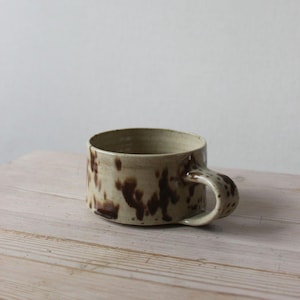 ANDRA REA 225 g handgjord mugg / cappuccinomugg med handtag / keramisk cappuccinokopp / spräcklig kopp / kaffekopp / jordnära bohemisk mugg