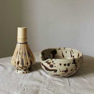 VENTA DE SEGUNDOS Cuenco de matcha de cerámica / Cuenco de matcha de cerámica / Cuenco para mezclar moteado hecho a mano / Pico para cuenco pequeño / Chawan / Escandinavo