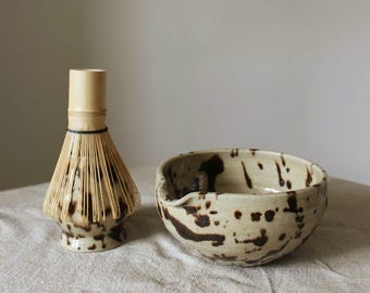 VENTA DE SEGUNDOS Cuenco de matcha de cerámica / Cuenco de matcha de cerámica / Cuenco para mezclar moteado hecho a mano / Pico para cuenco pequeño / Chawan / Escandinavo