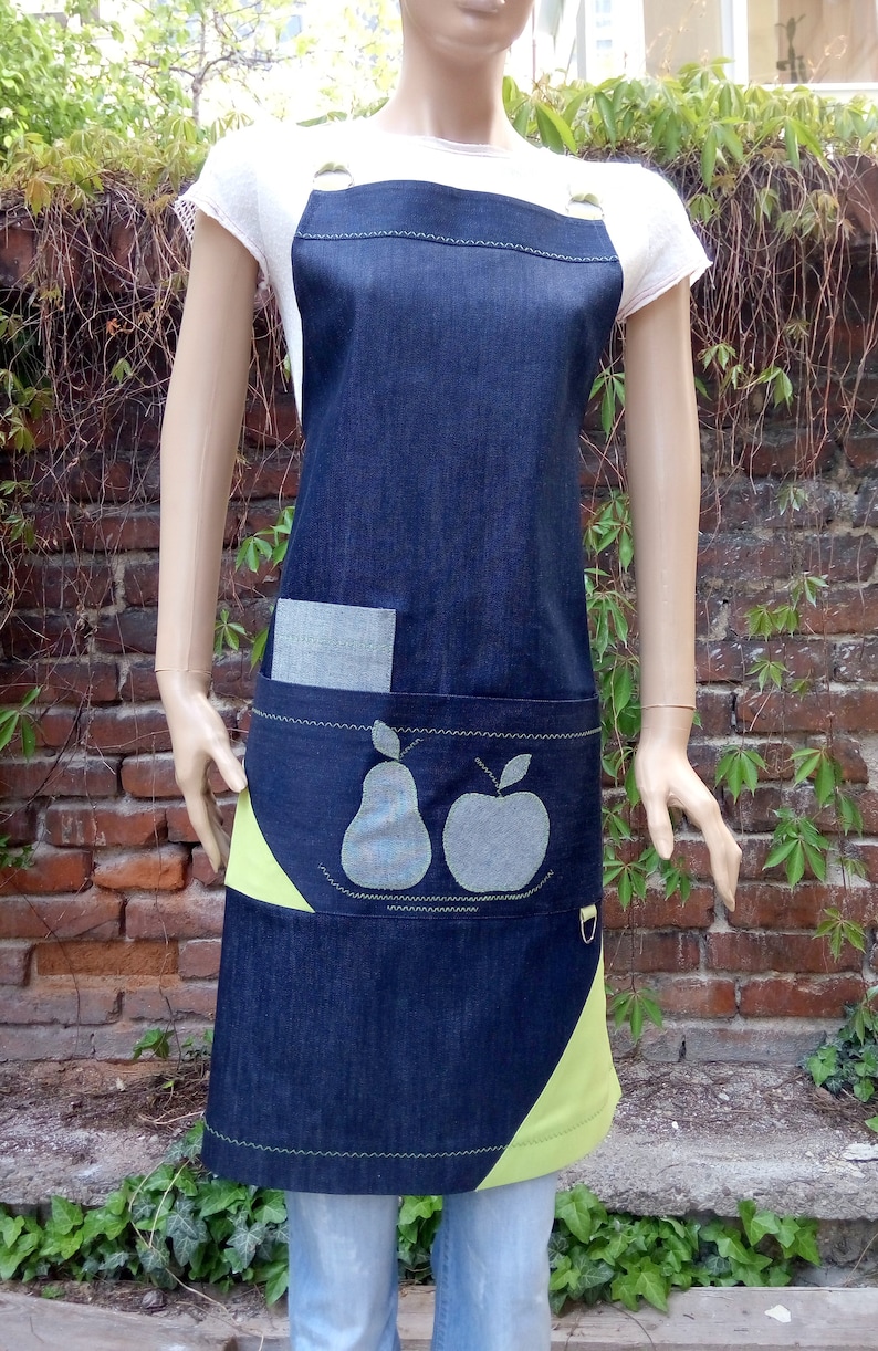 Denim Aprons for Women Barista apron Cross strap apron Aprons for grill and BBQ Aprons for coffee shop Restaurant aprons Apple applique