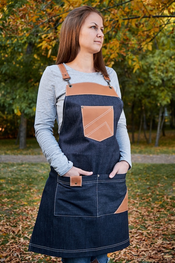 Buy Under NY Sky No-Tie Classic Blue Apron - Durable Denim, Leather  Reinforcement and Split-Leg - Adjustable for Men and Women - Pro Chef,  Barista, Bartender, Baker, Stylist, Tattoo, Artist, Server Aprons