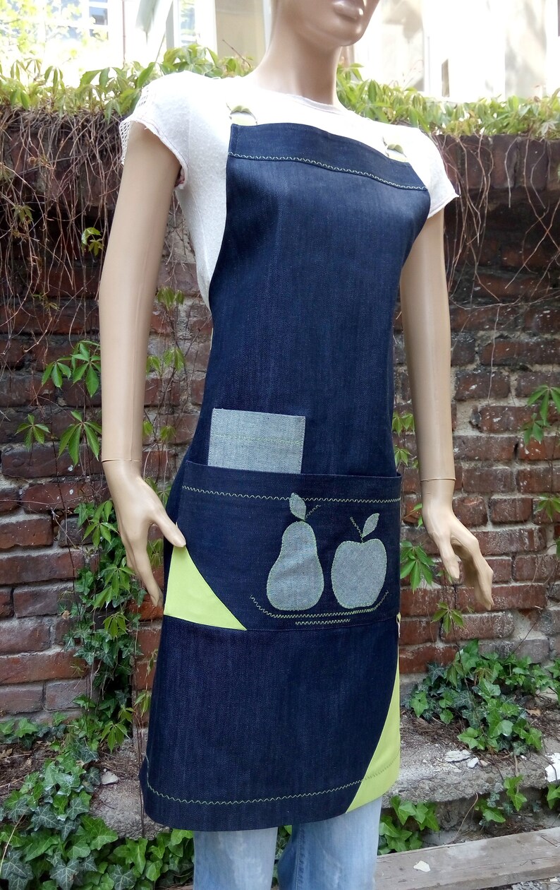 Denim Aprons for Women Barista apron Cross strap apron Aprons for grill and BBQ Aprons for coffee shop Restaurant aprons Apple applique