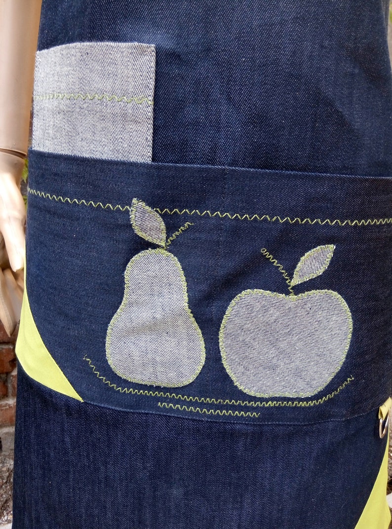 Denim Aprons for Women Barista apron Cross strap apron Aprons for grill and BBQ Aprons for coffee shop Restaurant aprons Apple applique